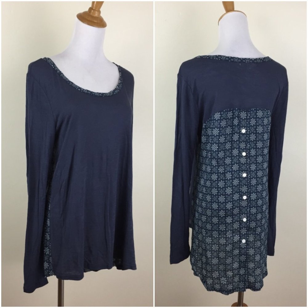 NWOT COMME TOI Dark Blue White Print Mixed Fabric High Low Button Back Shirt